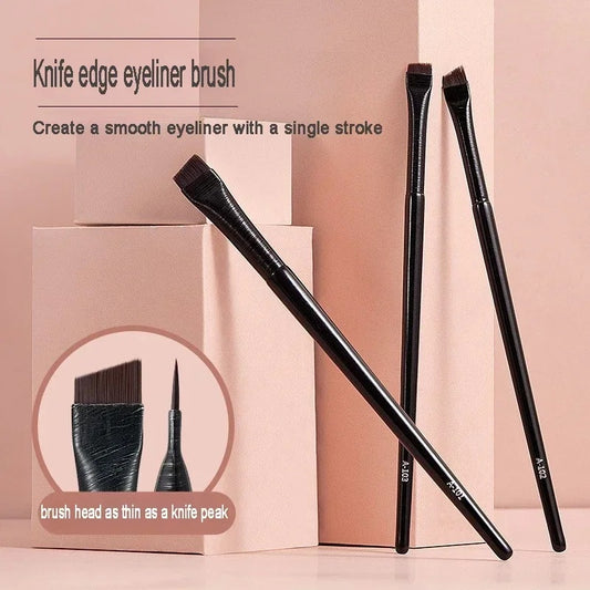 Angled Eyebrow & Eyeliner Brush – Soft Fiber, Precise Application